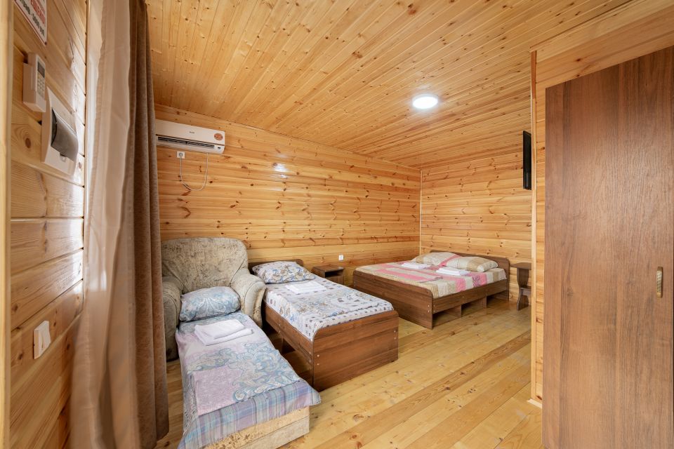 4 местный люкс, с 2 спальной кроватью, 1 спальной, и раскладочным креслом