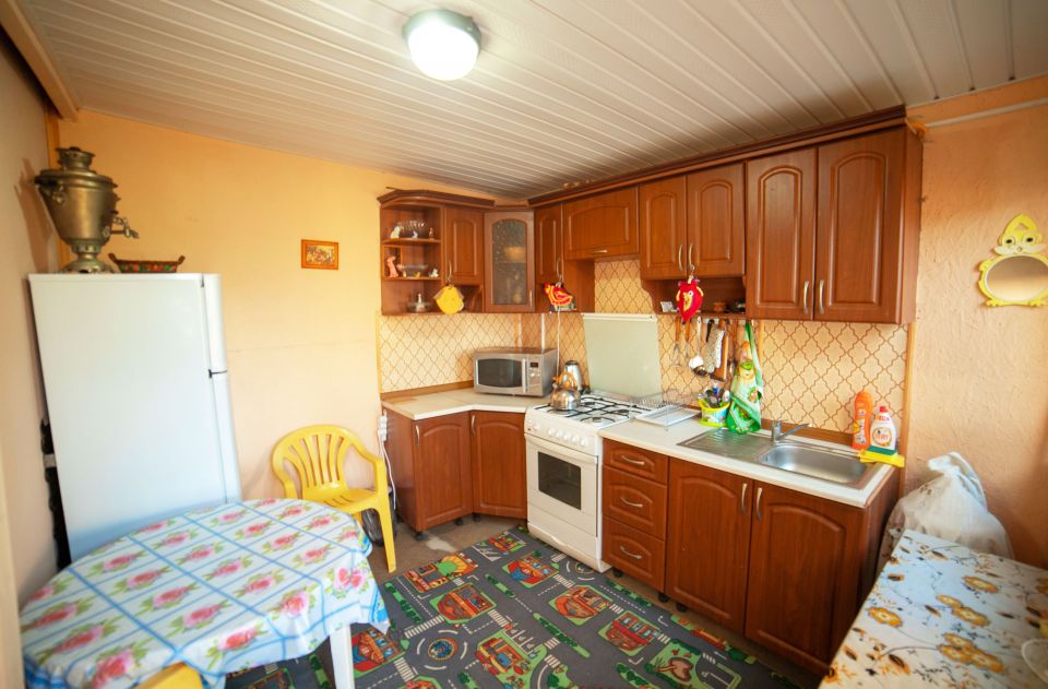 летняя кухня шестиместного  номера с видом на море