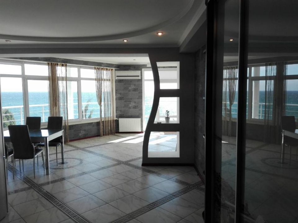 Апартаменты Делюкс двухкомнатные 4-х местные с кухней и балконом с видом на море