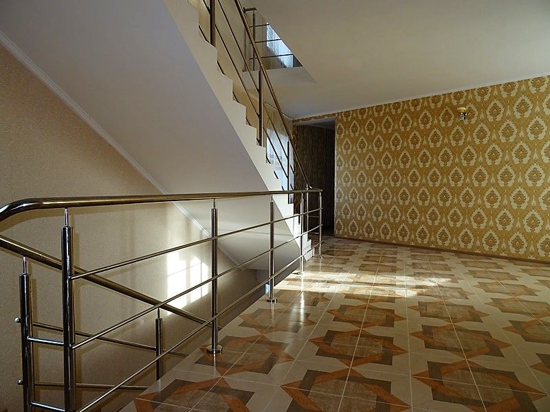 Лестница между этажами