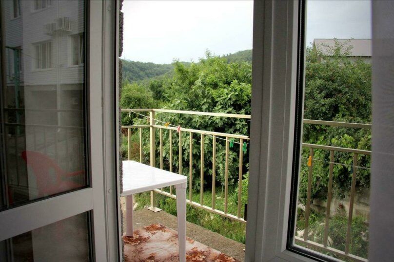 5-ти местный Семейный номер с балконом и видом на горы (36)
