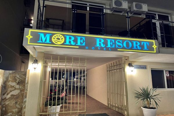 Отель More Resort (вход в отель)
