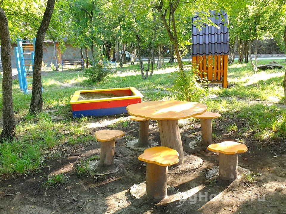 Детская площадка рядом с гостевым домом
